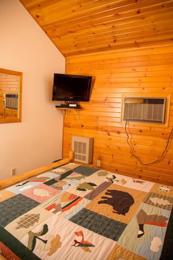 Lark Inn Tomah Room photo