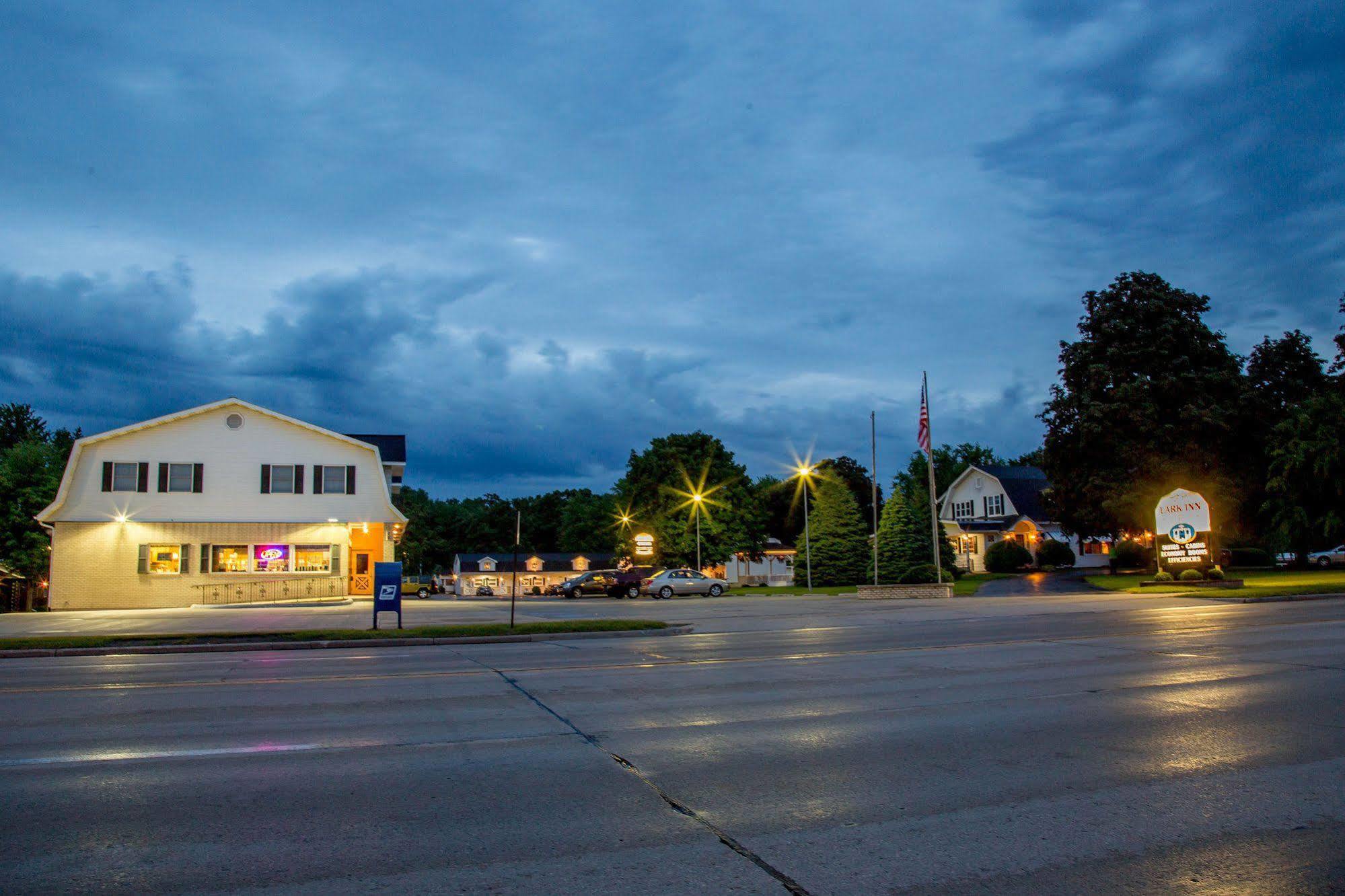 Lark Inn Tomah Exterior photo